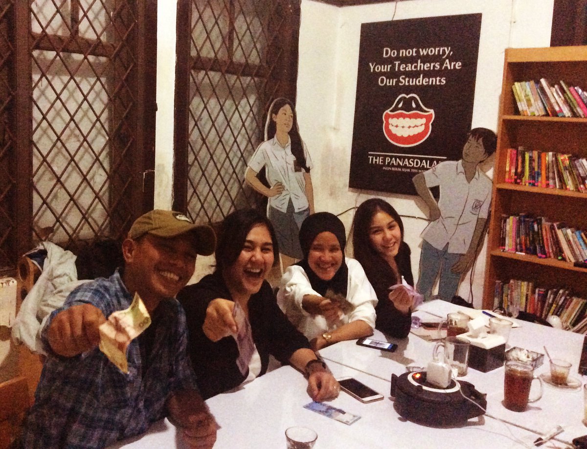 Terimakasih, Sissy Priscillia untuk kunjungannya ke Rmh The Panasdalam. Nanti kita ngumpulin uang lg. Jayalah AADC!