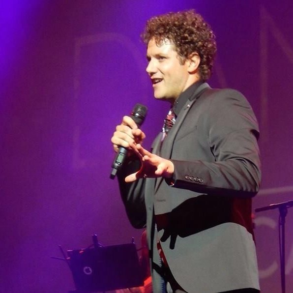 ac_o88's tweet photo. Gracias por el concierto de ayer en Barcelona! Espectacular @DanielDiges! #CalleBroadway  #portodaslasMariasdeBcn 😂 https://t.co/Z6vhJyKHyq