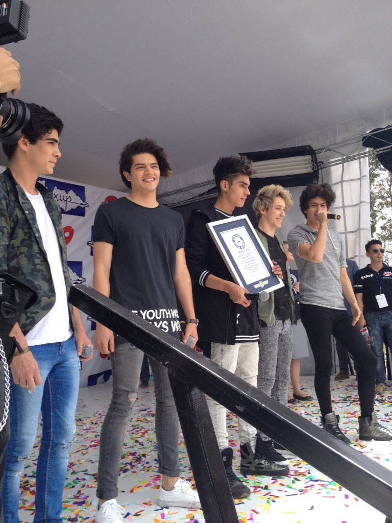 OyeGustavoTello's tweet photo. La prueba del #CD9GUINNESSWORLDRECORDS 😃👏🏻👊🏻 @CD9 #Coderpower #CD9EnOye @Oye897 de lujo! https://t.co/nBap6dP6uP