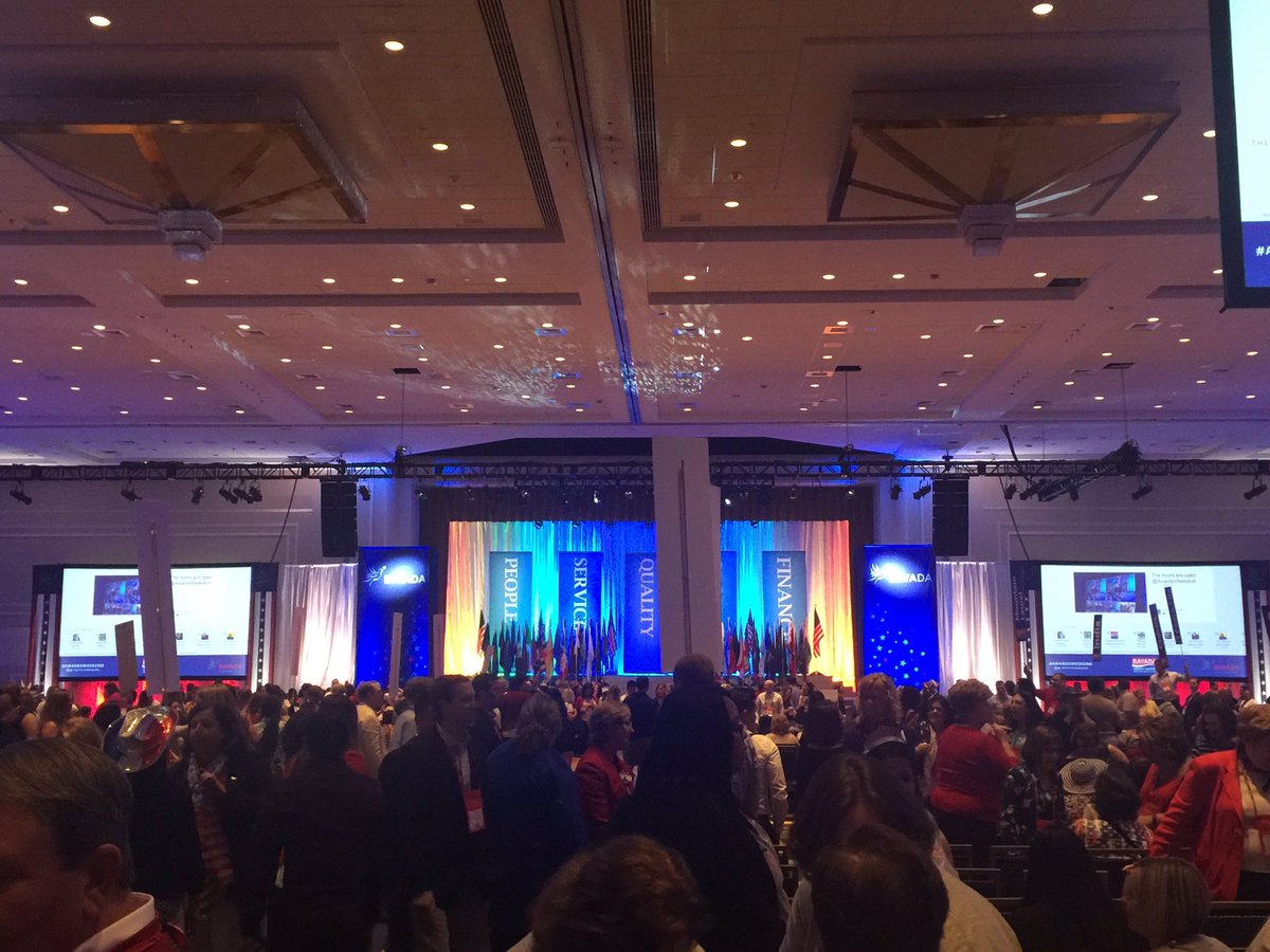 MaxQDelivers's tweet image. So excited!!! #awardsweekend