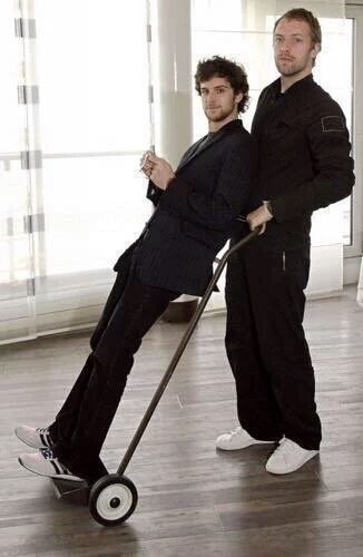 claremartin__'s tweet image. Imagine Chris turning up at your door saying "your delivery has arrived".......
#Coldplay #chrismartin #GuyBerryman