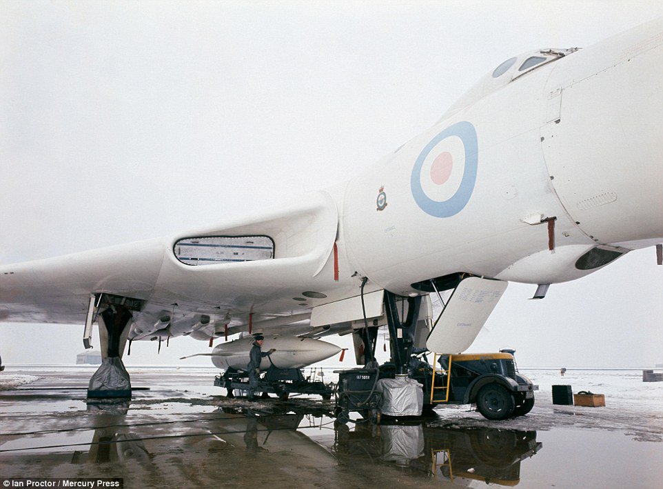 AvroVulcan617's tweet photo. #NAMtributetoVforce
#NewarkAirMuseum
#twitterVforce
#TheVforce https://t.co/F5D9Em9kD2