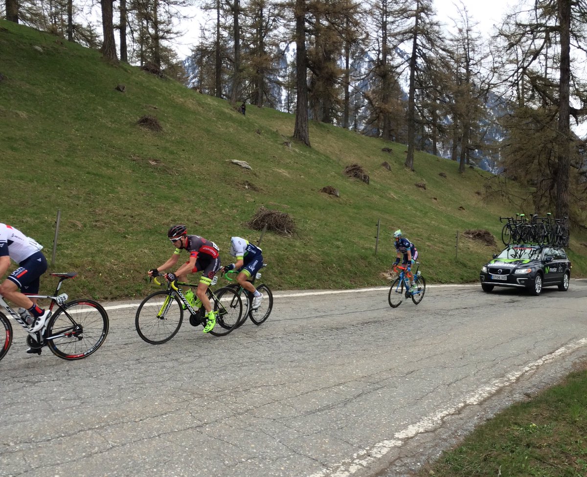 vcemartigny's tweet photo. deux coureurs du club sur leurs terres vers #Martigny #coldesplanches au @TourDeRomandie ajd. magnifique! #TDR2016 https://t.co/oYeosDYSYj