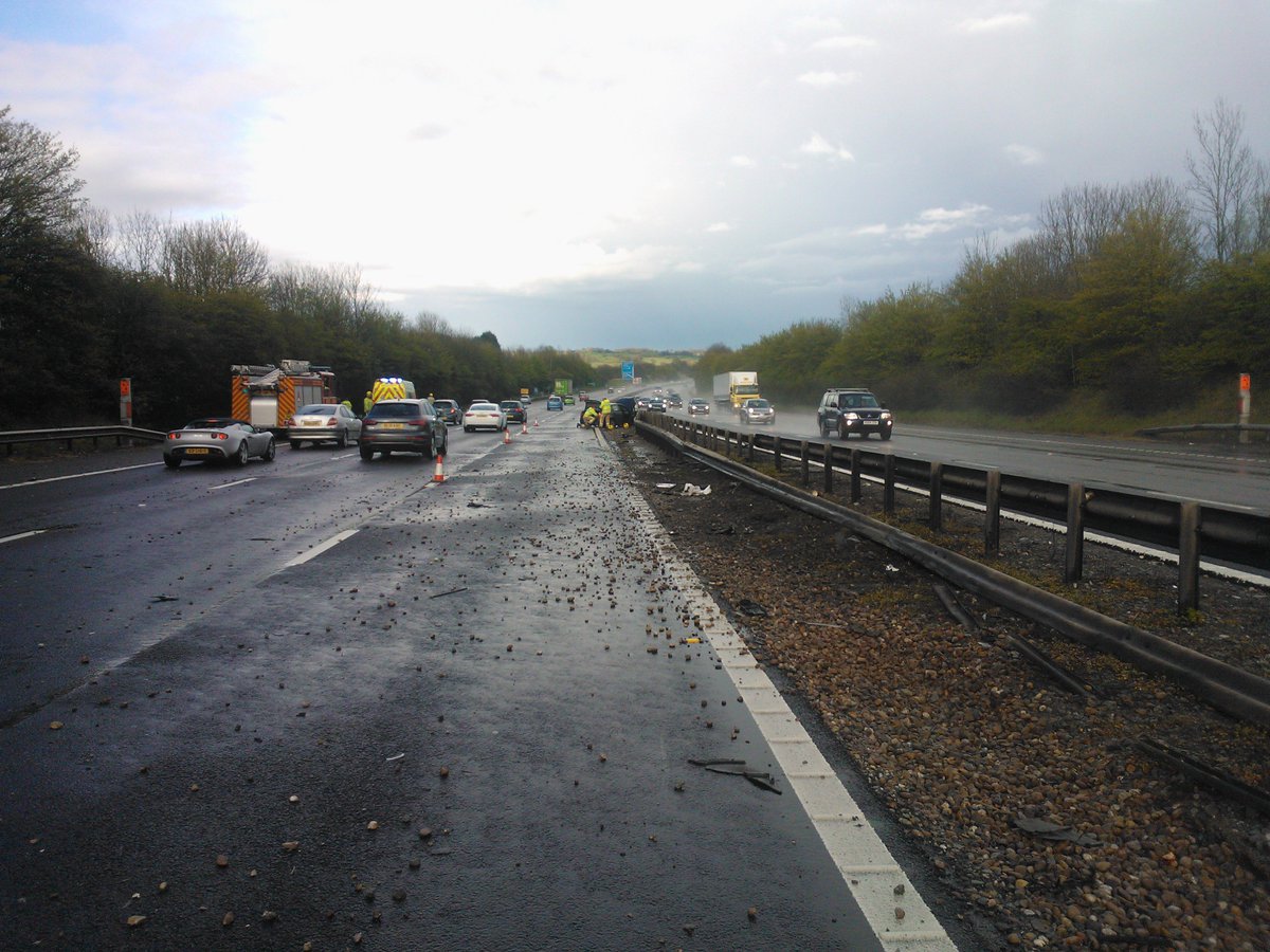 StaffsRCT's tweet image. Officers are dealing with an RTC M42 junc 1 to 2, lane 3 is closed expect delays