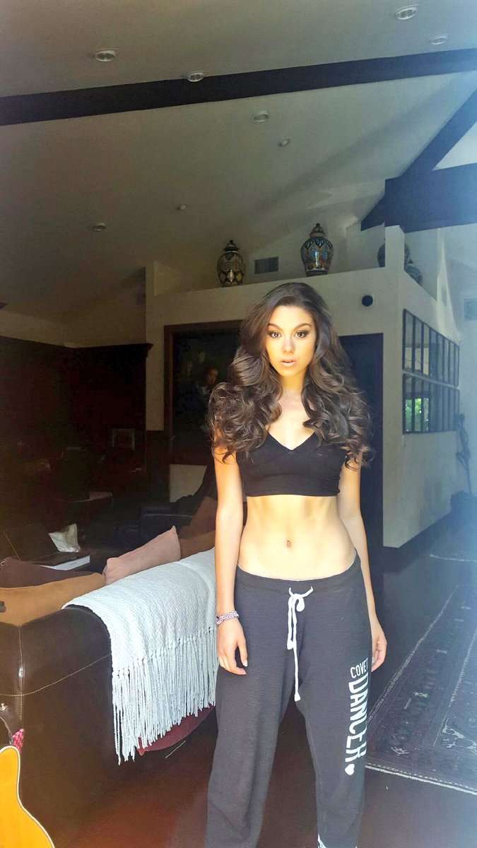 Kira Kosarin on X: Sneak peak of my #RDMA hair and makeup 🙈  t.coxTnSM6hSdv  X