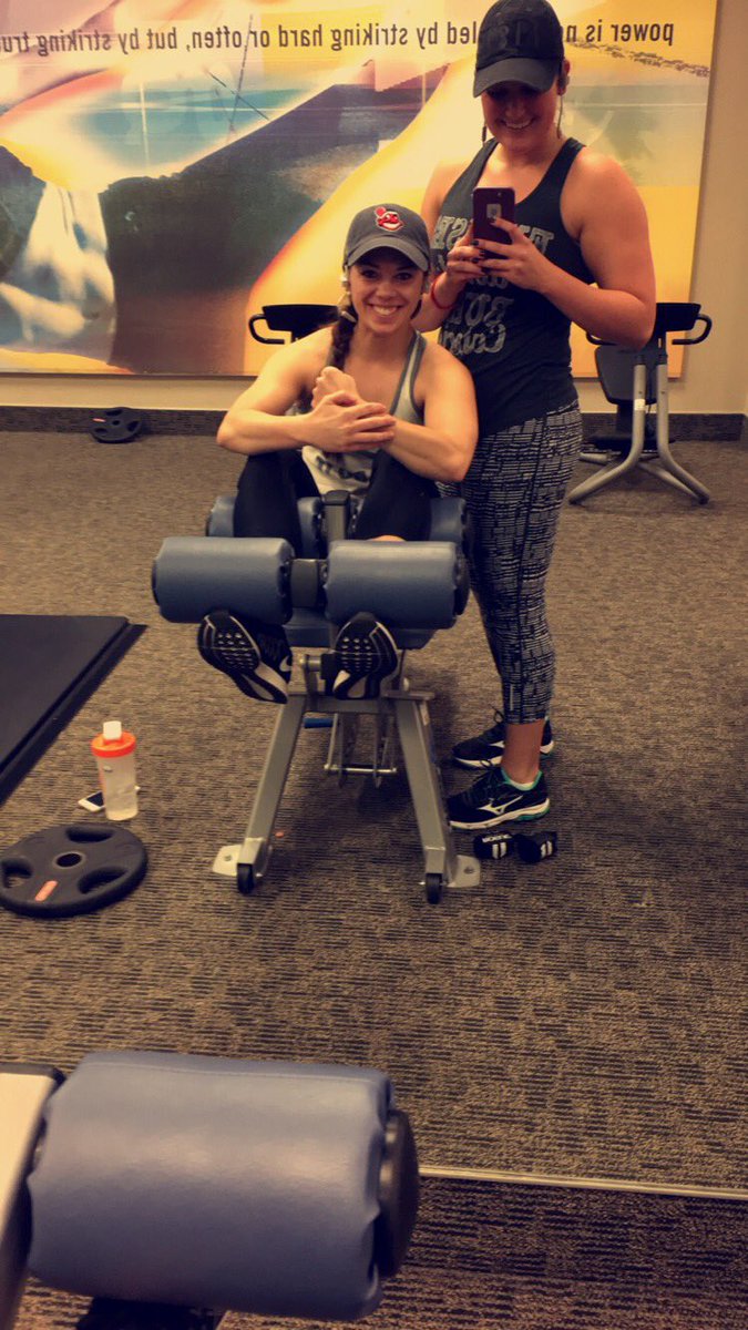 kylieOTH's tweet photo. @marinasqu I know you're on a break but we just finished the last day of #AprilAbs! 900 crunches for the month 💪🏻👊🏻 https://t.co/8haocQHzqz