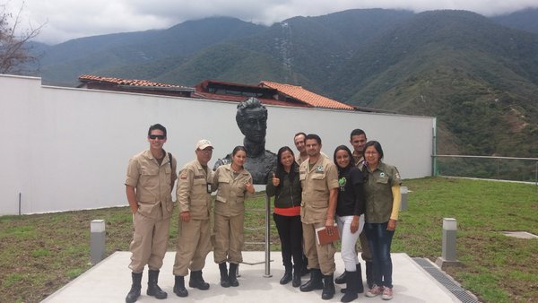 ana_dreads's tweet photo. Presidenta #Inparques @AngelicaPSUV con los Guardaparques en la inauguración del #TelefericoDeMerida @Mukumbari https://t.co/PQH12fmHsn