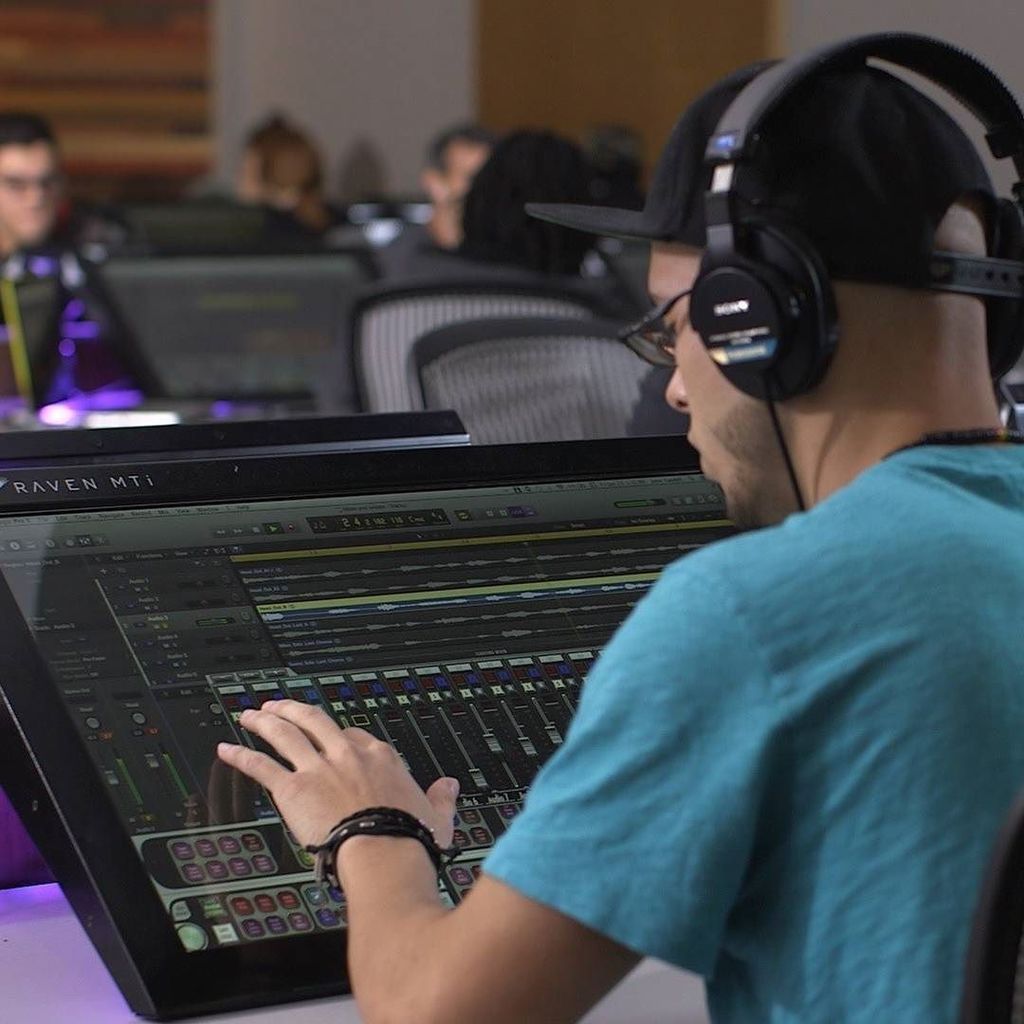 Need studio. You and me, me and you, you me. Need studio. Как живут music producer. Music producer challenge.