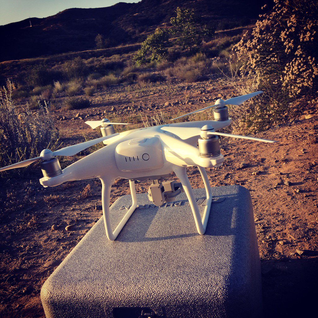 adambombx's tweet photo. Got to fly this at Irvine park on Tuesday evening #drones #tuesdayflyday #flysafe #phantom4 https://t.co/k3AZkr1HHp