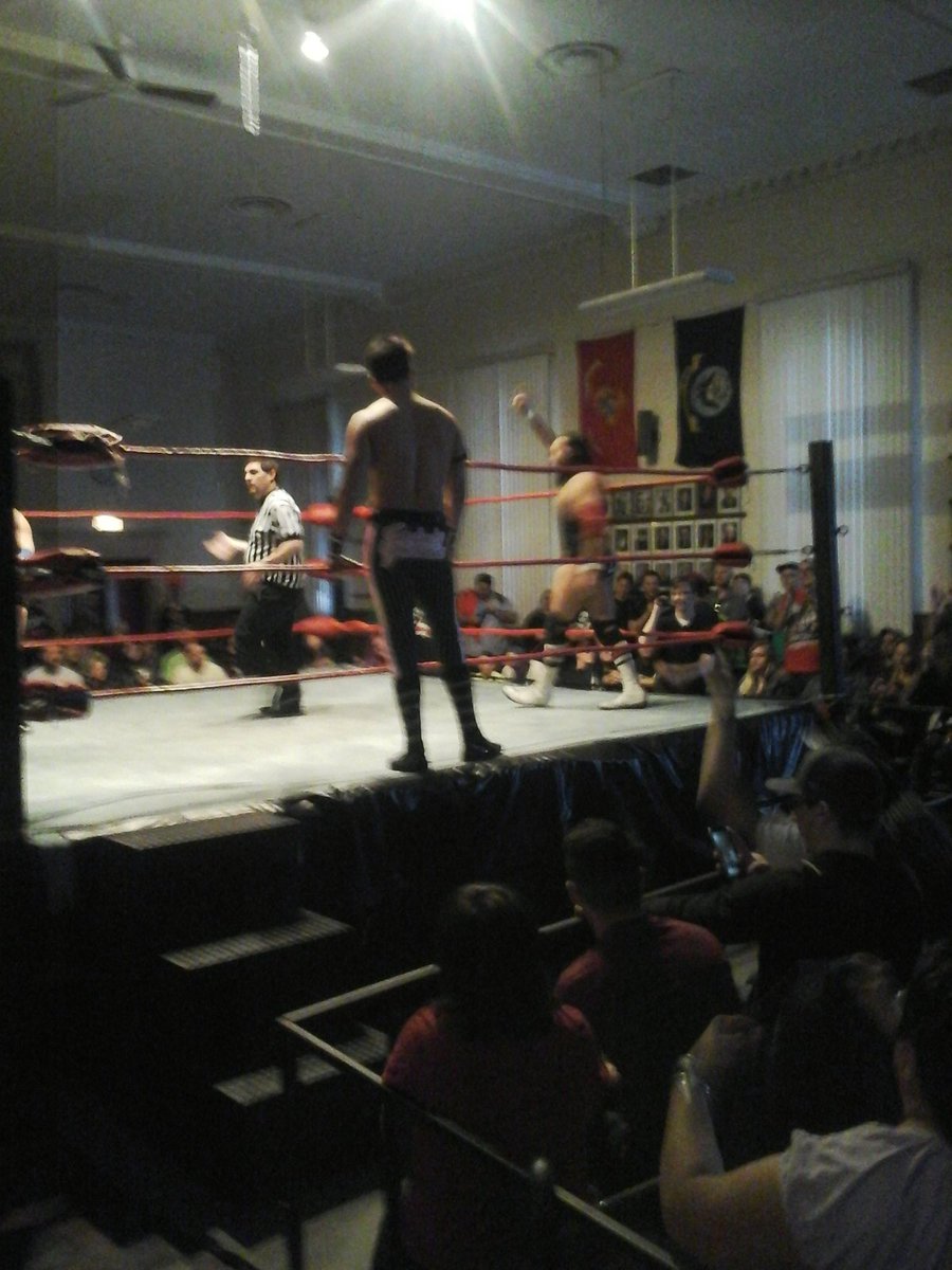 3ropeslive's tweet photo. @IceboxAndo joins @GregoryIron and @SexyChuckieT  for a 3 way dance @XciteWrestling crowd goes wild https://t.co/KFeQMitD1S