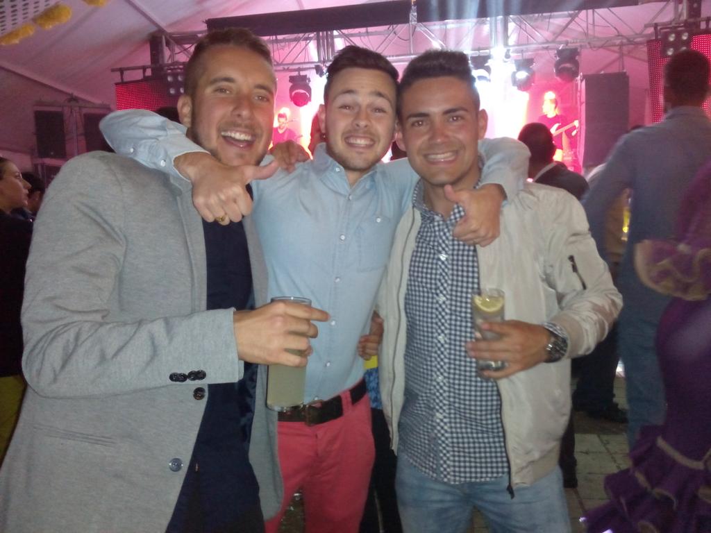Alfonsoruirami's tweet photo. Hola twiter!! Mi hermano @adri6111 ha hecho que vuelva a por ti!! Pasando el puente en la mejor compañía! https://t.co/hOqalnxFip