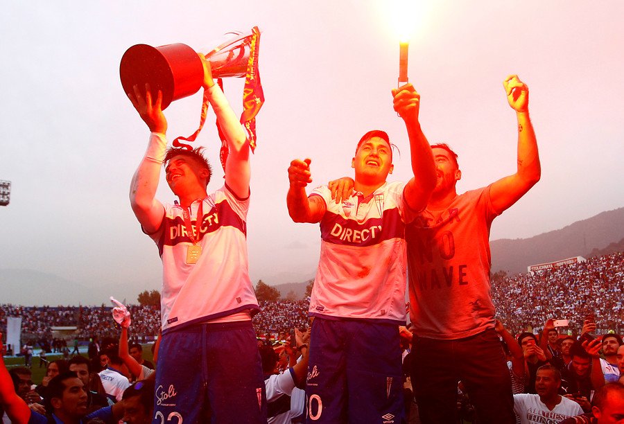 24HDeportesTVN's tweet photo. Un ejemplo: Colo Colo y la U se unen para felicitar a la UC con estos mensajes → https://t.co/8m8M6yF68i https://t.co/zH8WqCksu6