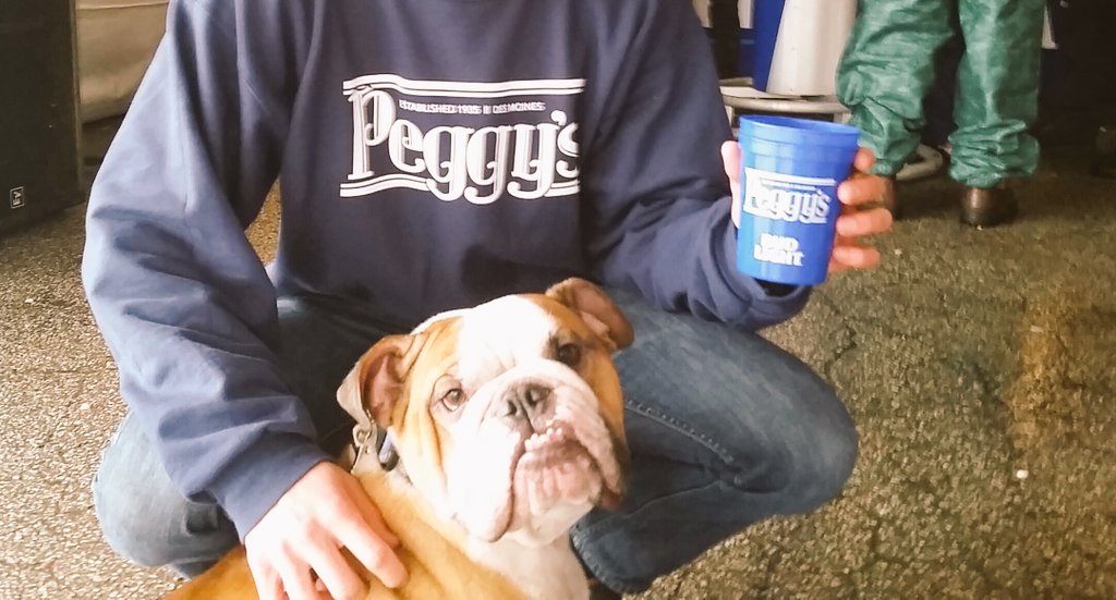 PeggysOneLiners's tweet photo. @SirVincentDSM IS a fan of the Peggy's tent! Come on out for the last day of Relays! https://t.co/uXZ1HrUfJ4