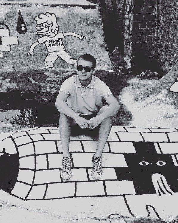 SoulRedRecords's tweet photo. SoulRed KILLA in Berlin. Street style DnB 😈

#redcatz #soulredrecords #art #drumandbass #d… https://t.co/LQ5rx3KjTb https://t.co/8JioaWqk2P