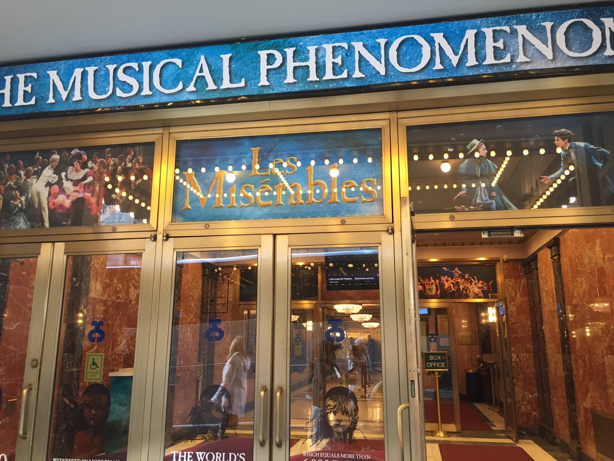 MisakiSwift's tweet image. New York🗽 若干ハプニングもあったけど、レミゼ観れたよ😂 Empty Chairs At Empty Tables凄い好きになった！💕