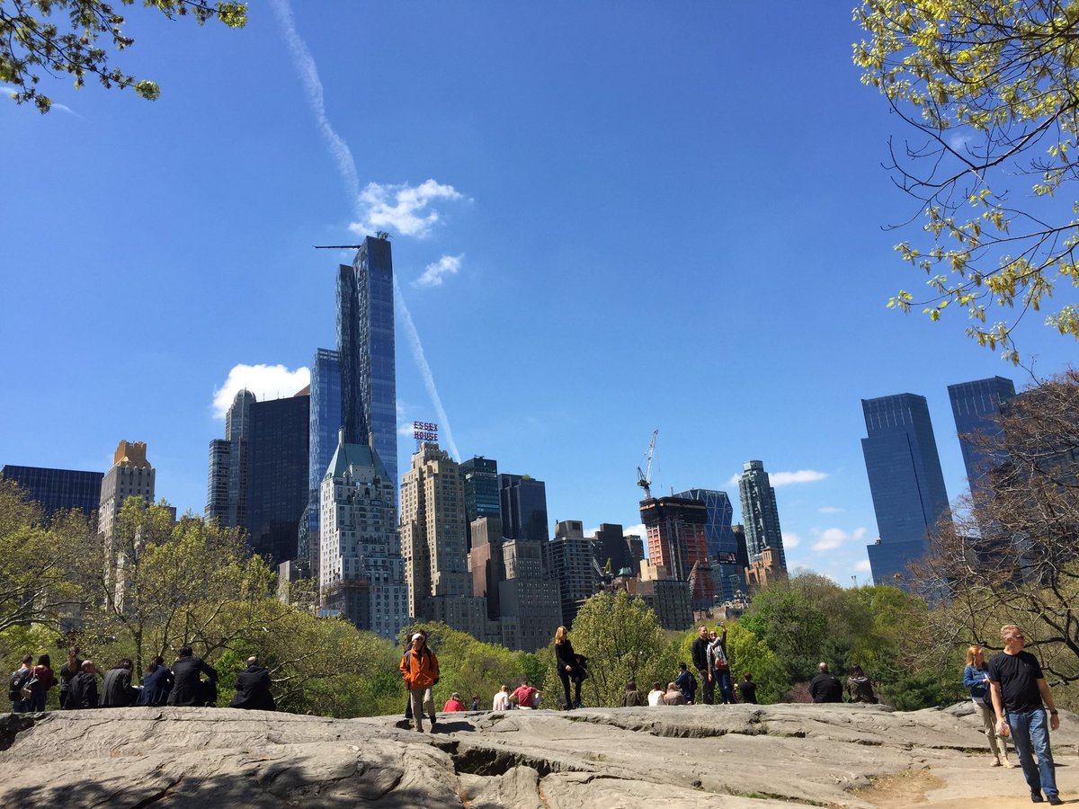 MisakiSwift's tweet image. New York🗽 若干ハプニングもあったけど、レミゼ観れたよ😂 Empty Chairs At Empty Tables凄い好きになった！💕