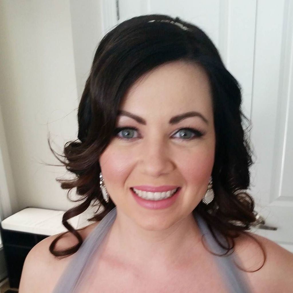 The perfect accessory for a wedding day? 💖 A gorgeous smile! 😆

#airbrushmakeup #torontoma… ift.tt/1rIG1IP