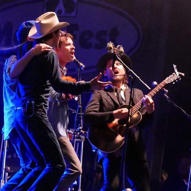 EarTrumpetLabs's tweet photo. .@crowmedicine brings the house down with just one Evelyn mic. @MerleFest #singlemic https://t.co/PKYOXL0JOz