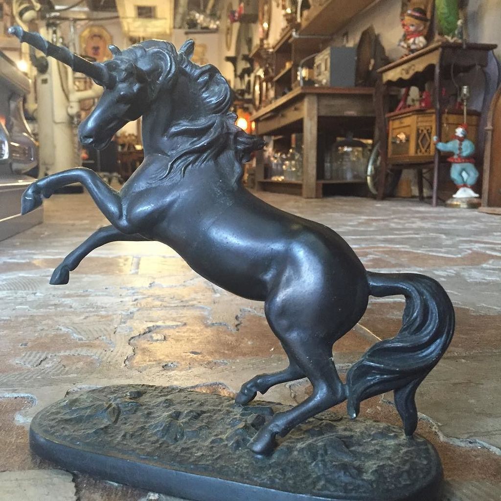 DGArtCo's tweet image. Beautiful, majestic unicorn that you need in your life. 🦄$25 🦄 #oddity #curiosities #oddit… ift.tt/1Tm8tpJ