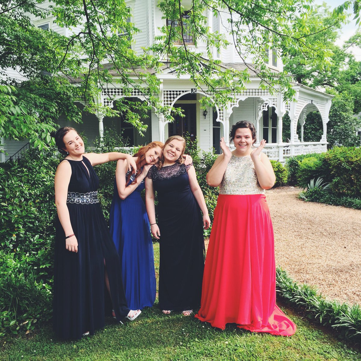 chicnormal_'s tweet image. Heck yeah #WHCD #prommouthas #loml