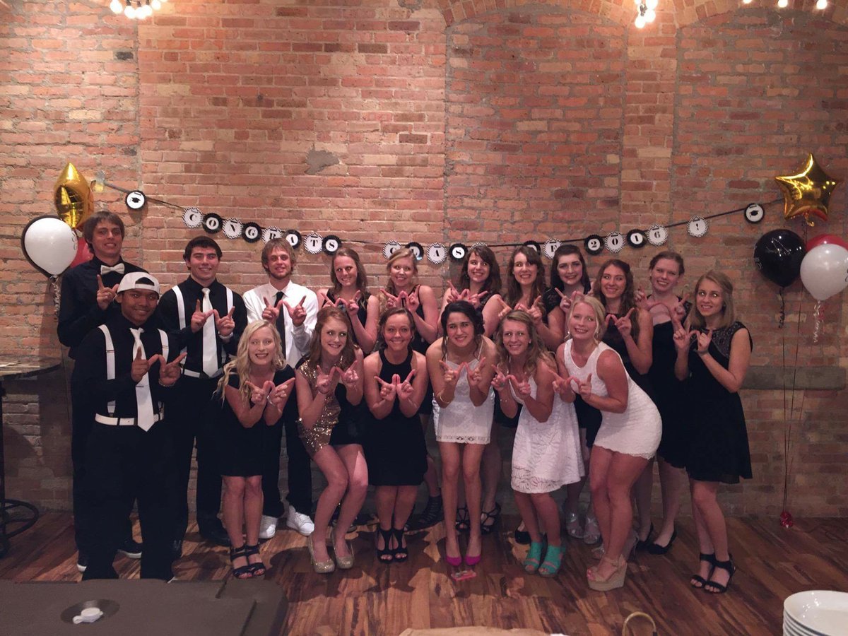 emillyy_13's tweet photo. #Classof2016 🔜🔜 #UWClassof2020 Sauk Prairie's finest is coming for you @UWMadison 👐🏼❤️ https://t.co/133Ov0EaR3