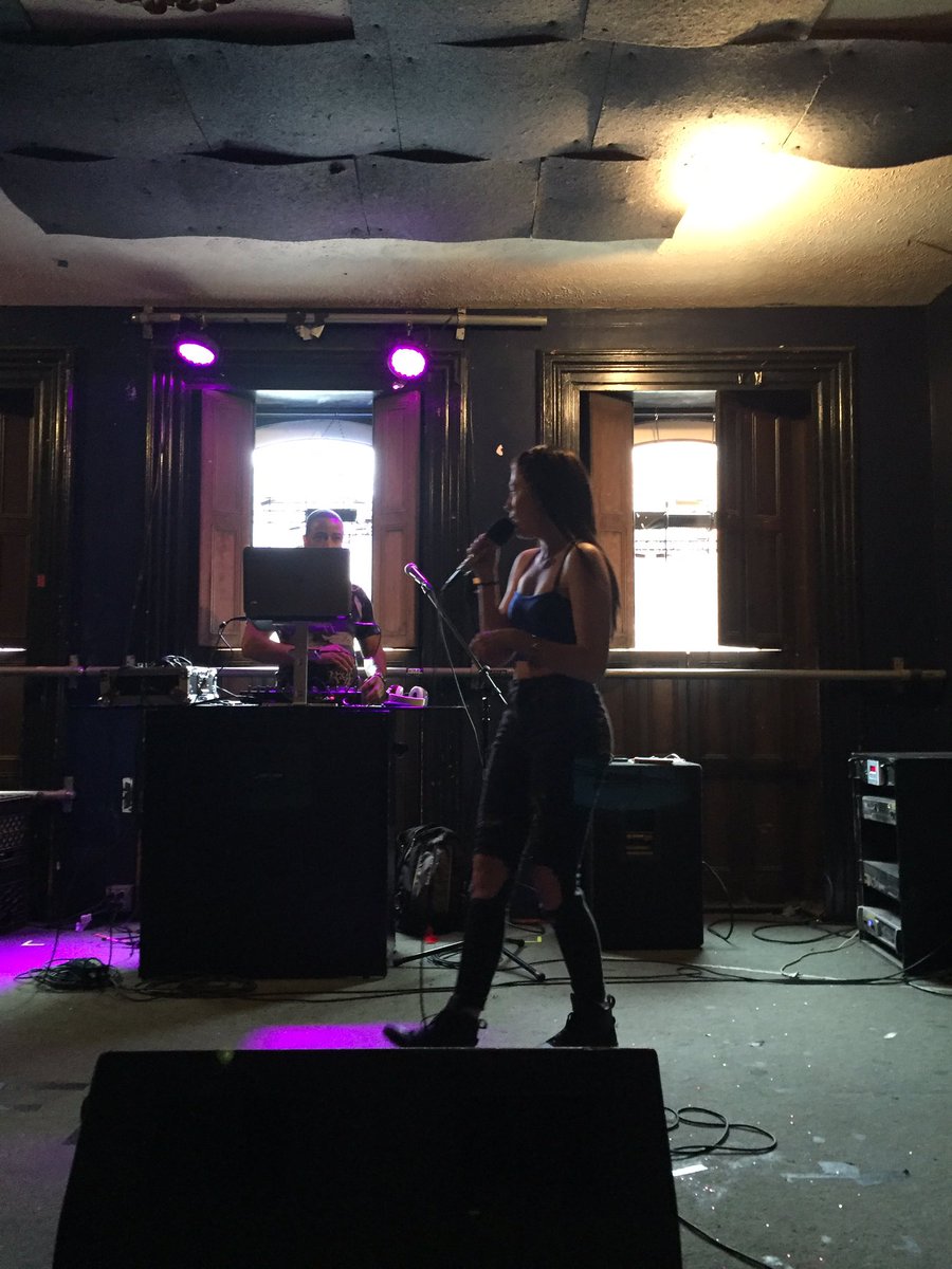 diaryofaubree's tweet photo. Sound check for tonight's performance!  Pumped for the show!! https://t.co/fi7RQlx3r6