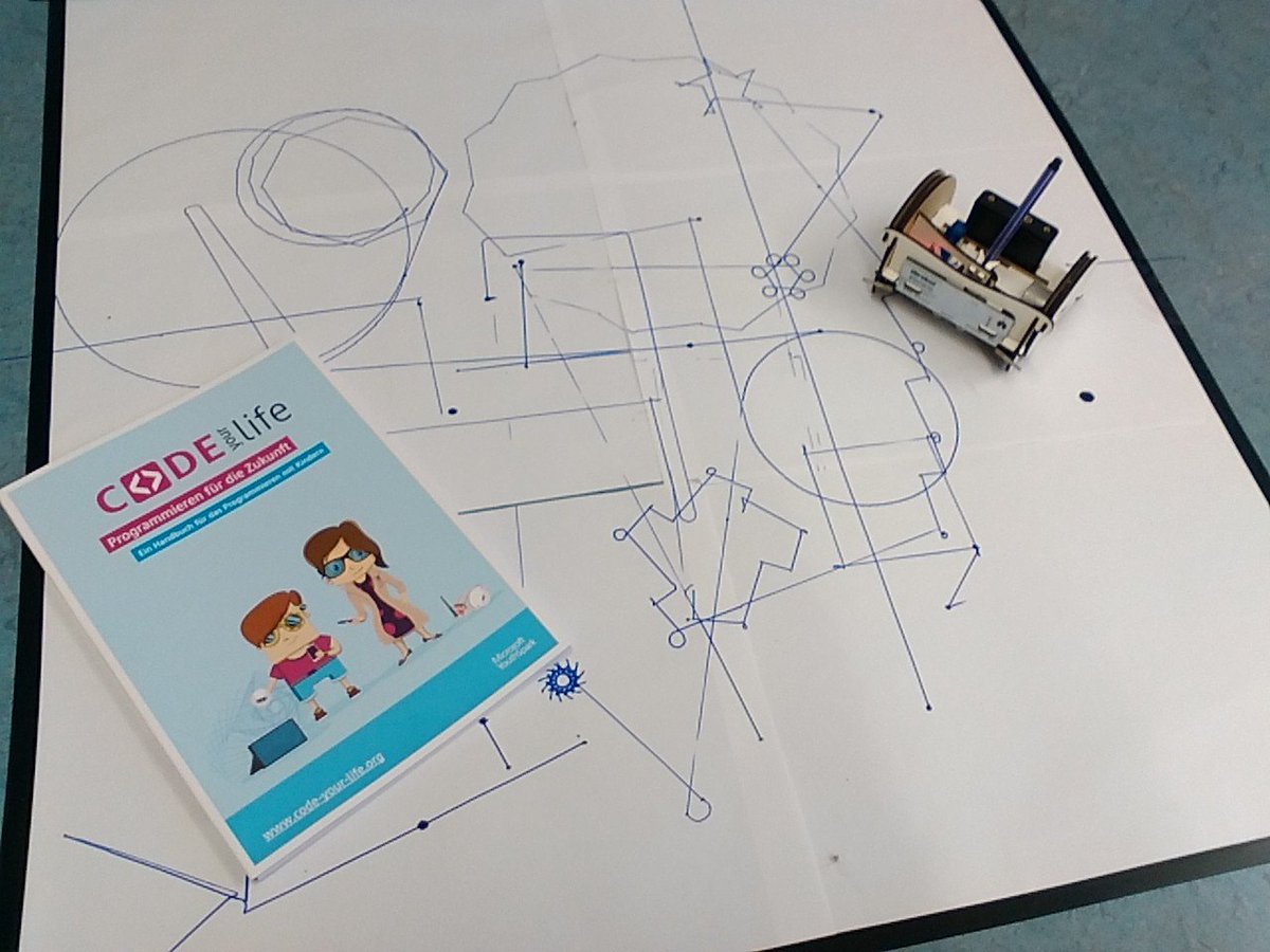 herrwie's tweet photo. Die #mirobots aus dem #CodeYourLife programm laufen auch langsam heiß. Sehr beliebt im spiellabor Raum :) #cyl https://t.co/NXjHdISnh1
