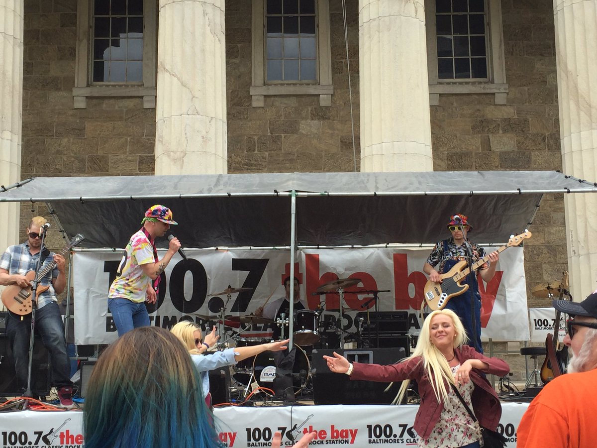ASIF90sband's tweet photo. Let's go!  #towsontownfestival #90s https://t.co/zSJ7HV9mlp