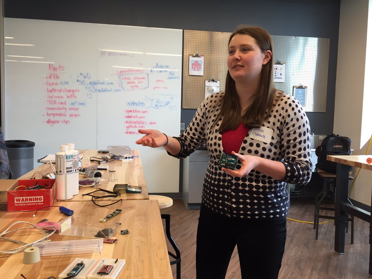 EmilyPelland's tweet image. @jillyclementine Presenting sensors used in #wvustreamlab ongoing project