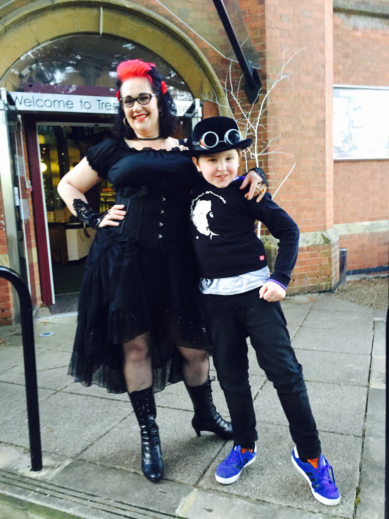 StTastes's tweet photo. On tonight @trestletheatre The Queen of local music, fab bands and adoring fans
TheMetatronsvox
#livemusicproject https://t.co/aSp4kuuiuf