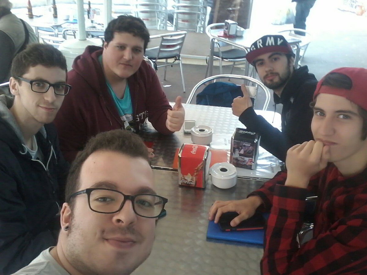 BadNatsuBB's tweet photo. Después de un largo día con los pibes toca #streaming de #rankedteam #LeagueOfLegends a las 23:30 https://t.co/ioi9dUfA3Z