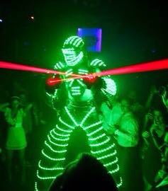 Extreme_QTR's tweet photo. If you were wondering what's Laser LED shows!🤔 stay tuned,you will be knowing much more! #poi #Qatarevents #LaserLED https://t.co/42SBJEUc5Q
