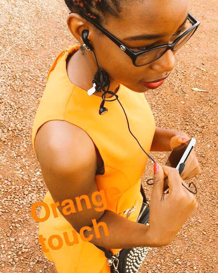 Orange_Cameroun's tweet photo. Depuis cet après-midi Soa est en mode #orangetouch avec @AperoStreet #AsOrange #AperoDeDingue https://t.co/xYSQRgdAyK