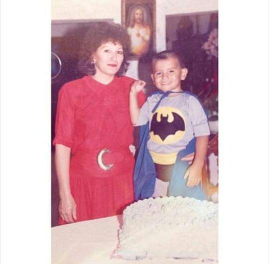 gwennabe's tweet photo. El pequeño Bruno Days, y el afro de mamá. #DiaDelNino https://t.co/EP0gfpNTUH https://t.co/pHCN4kZjph