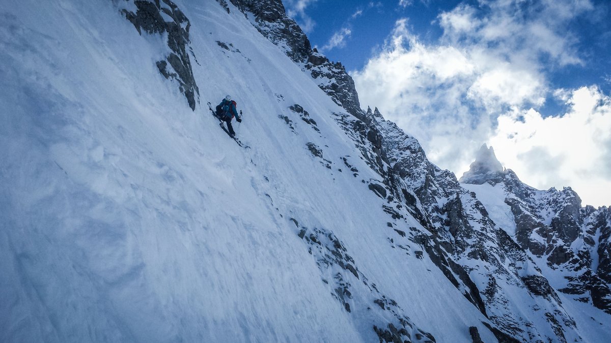 kilianj's tweet photo. The moment of thinking for some great turns.
with Alexandre Lafarge at Courtes. @SalomonOutdoor #TimeToPlay https://t.co/zDbcBFP917