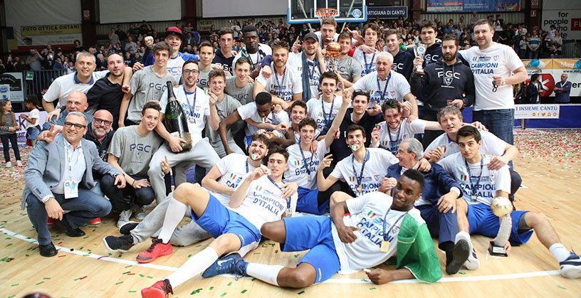PallCantu's tweet photo. Finali Nazionali Under 20, la @JumboCollection sconfigge la @REYER1872 per 74 a 57 ed è Campione d'Italia https://t.co/i5MkmhNpwN