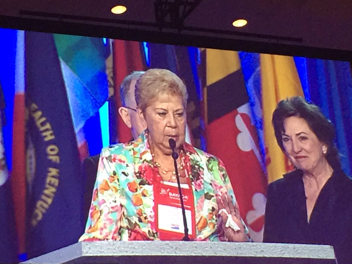 MaxQDelivers's tweet image. 😇Luz is my hero!  #awardsweekend