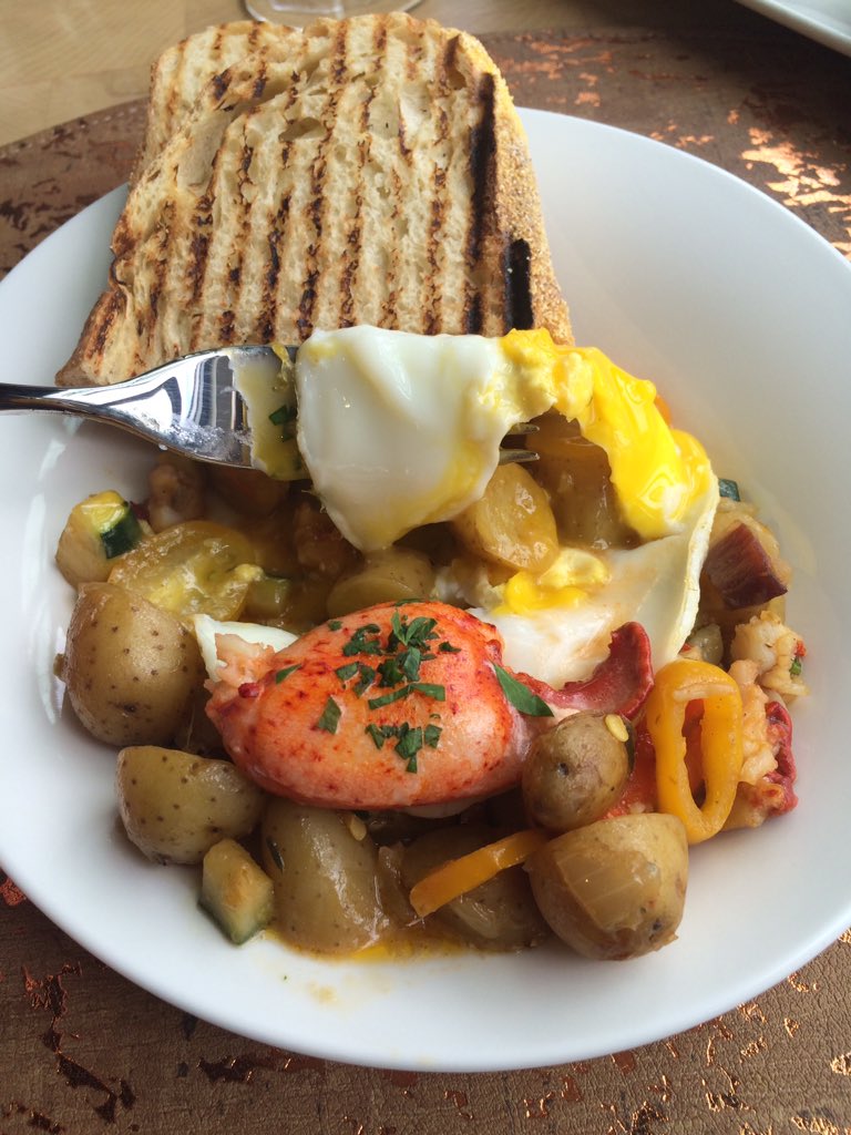 allymann's tweet photo. That's some serious yolk porn. #brunch by @GDeLaurentiis here at #VegasUncorkd 🍳🍳🍳 https://t.co/1RHzerAAHS