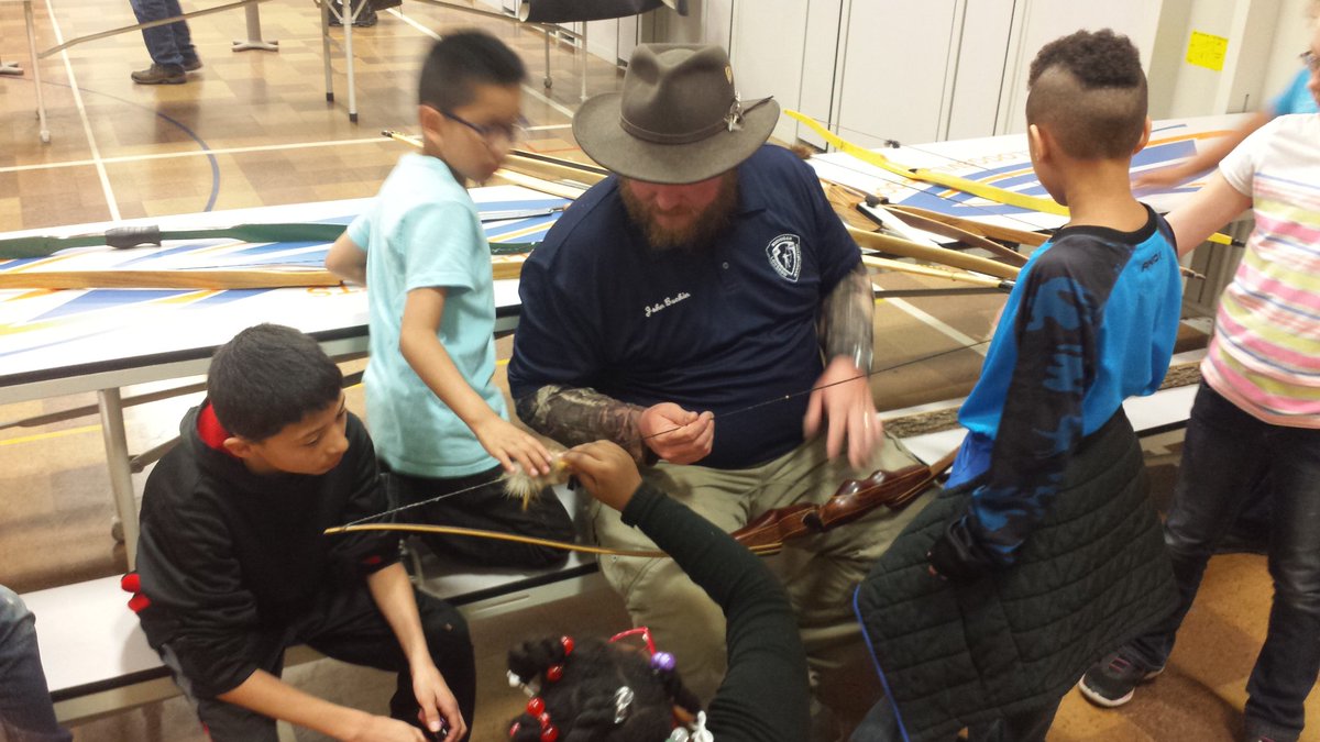 MichiganLongbow's tweet photo. Staff member @Jbuchin3 teaching some 2nd graders about the bow. It's what we do. #MichiganLongbow https://t.co/eO10aiwHRn