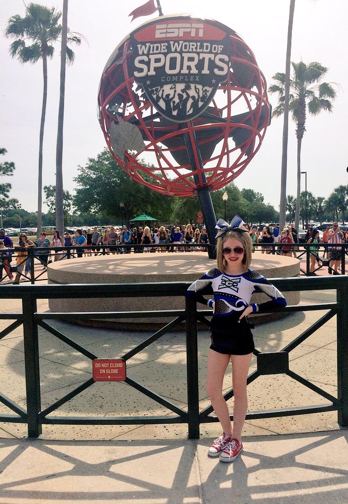 JENNpartyofone's tweet photo. She definitely had to climb this season but she made it back for her first Summit #LadYbug5 #C4 #TheSummit16 https://t.co/t173WFkUL6