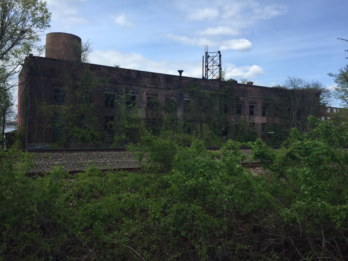 njurbanthinker's tweet photo. Cool old industrial building in Cranford. Going to get my urbex on #cranford #urbex #njexploring https://t.co/g6a3XInX5u