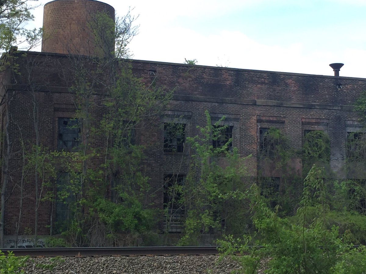 njurbanthinker's tweet photo. Cool old industrial building in Cranford. Going to get my urbex on #cranford #urbex #njexploring https://t.co/g6a3XInX5u