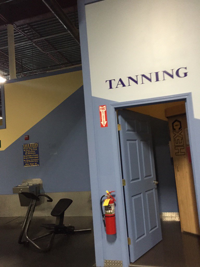 ENgari16's tweet photo. Tanning can be considered deviance.#socy16 https://t.co/jScDIBVVdl