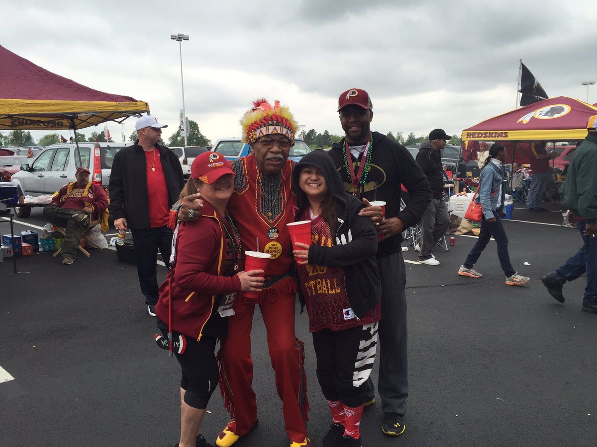 skinzmama's tweet photo. With the Chief!! https://t.co/0HwVjMaWHB