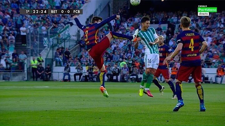 madbien's tweet photo. @3gerardpique que sigas en el campo después de esto, SÍ ES UNA VERGUENZA pero no pasa nada,lo de siempre #LigaRobada https://t.co/O1pjzOllp5