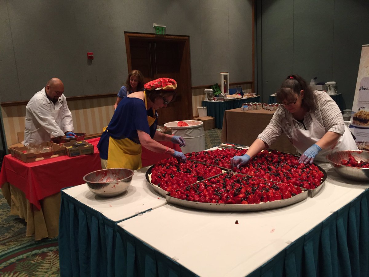 FullMoonKitchen's tweet photo. @LegendaryBaking and @bakerssquare making a 200lb fruit pie for @GKTWVillage #APCnationals #pie #fundraising https://t.co/rVtOC4mJRN