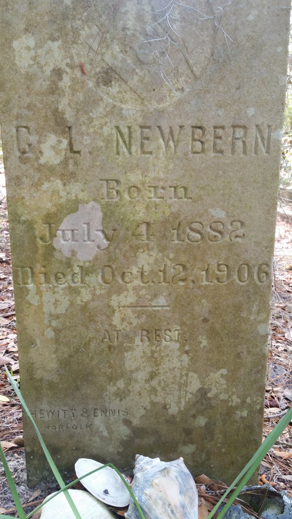 hughsibbele's tweet photo. Exploring the Wash Woods cemetery #ols2016 #timerollson @CHCNexus https://t.co/eEWtR4rV8G