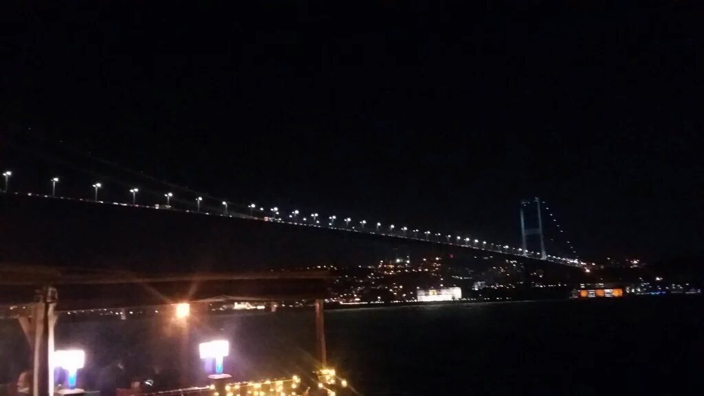 Bana Güneşin saçlarindan,
Bir demet kizillik kopart istanbul..!!!!

uyuma zamani
Tatli rüyalar diyelim kediciğim