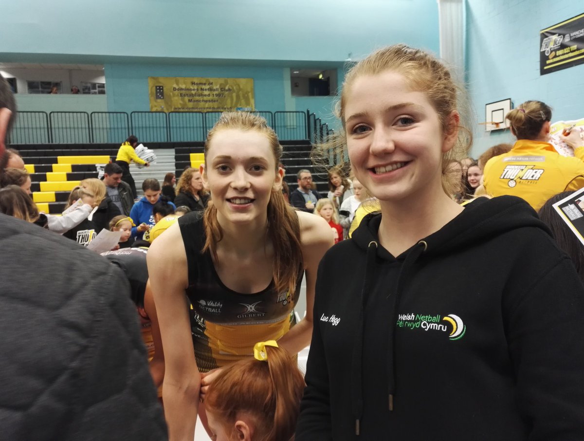 AngieHoopert8's tweet photo. Lucie and her netball hero! #netballinspiration @MoldNetballClub @WelshNetball https://t.co/F24Fo44KIG