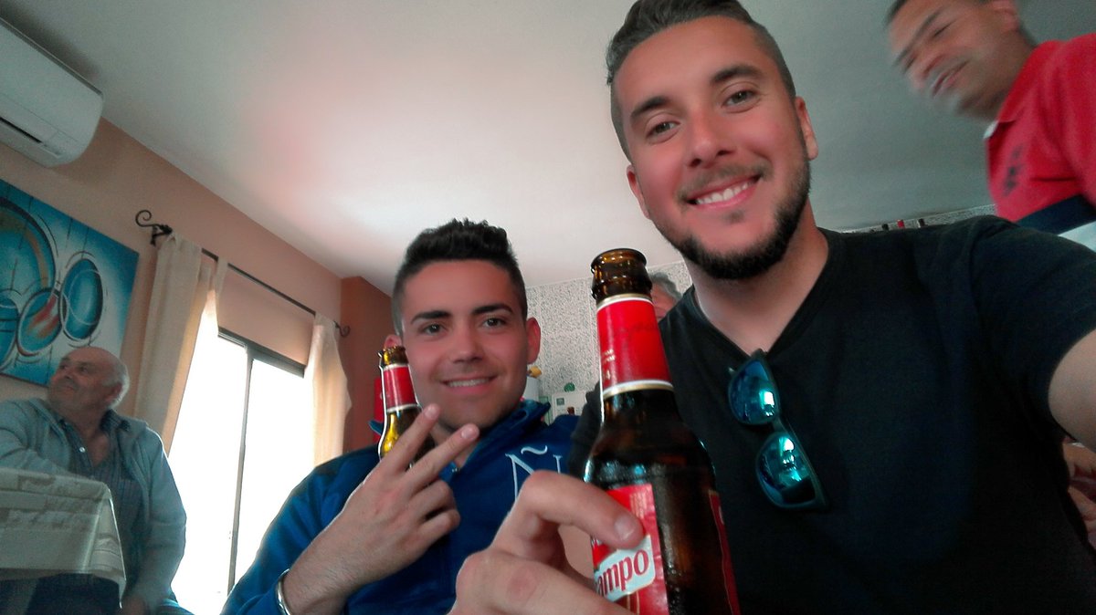 adrypdls11's tweet photo. Cuando la palabra "amigo" queda corta... @Alfonsoruirami https://t.co/OizsP7f7U6